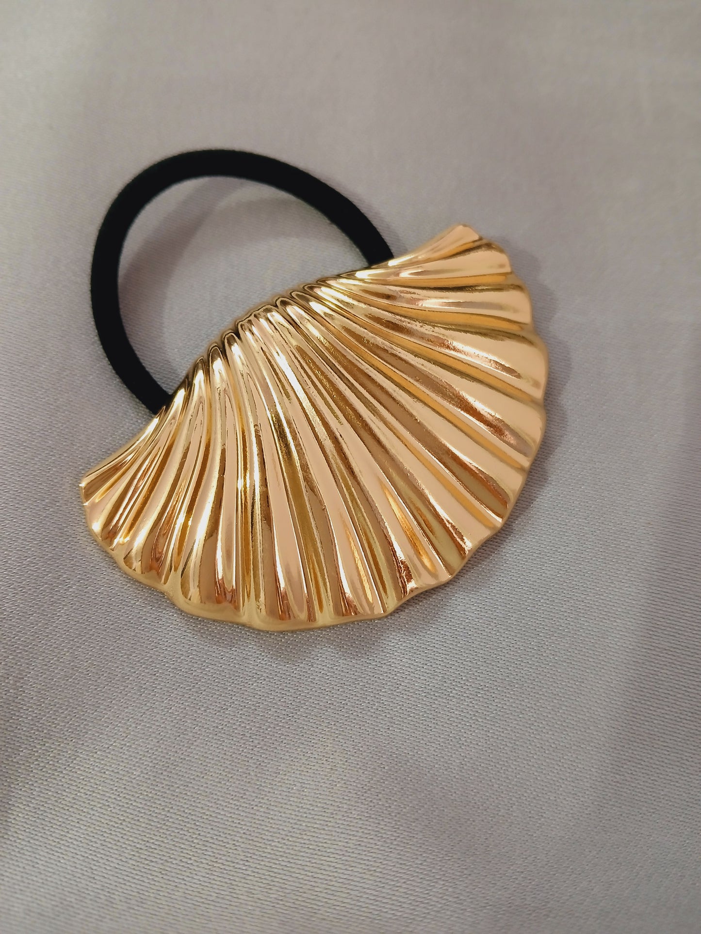 Shell hairtie
