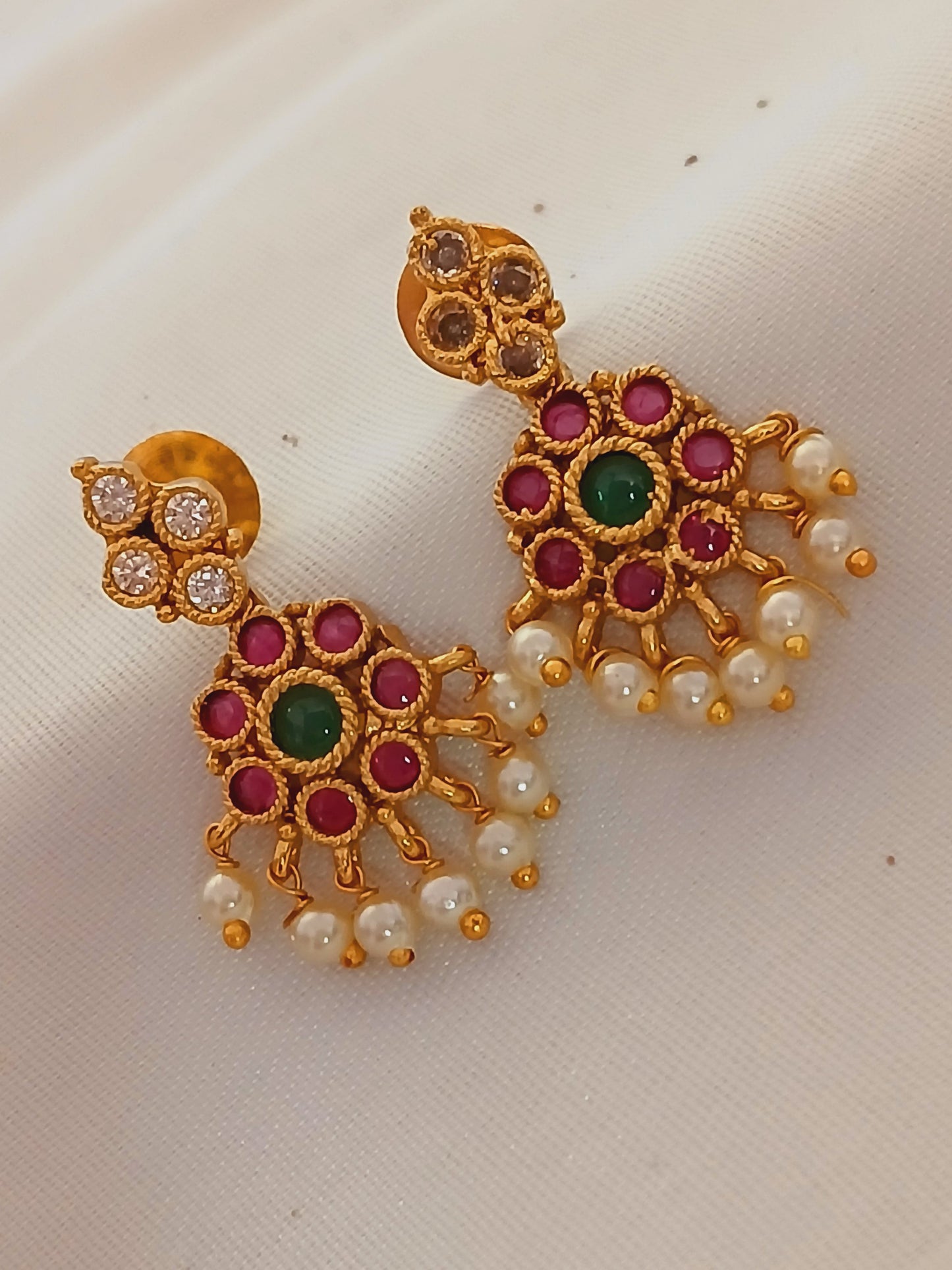 Azhagi Invisible necklace