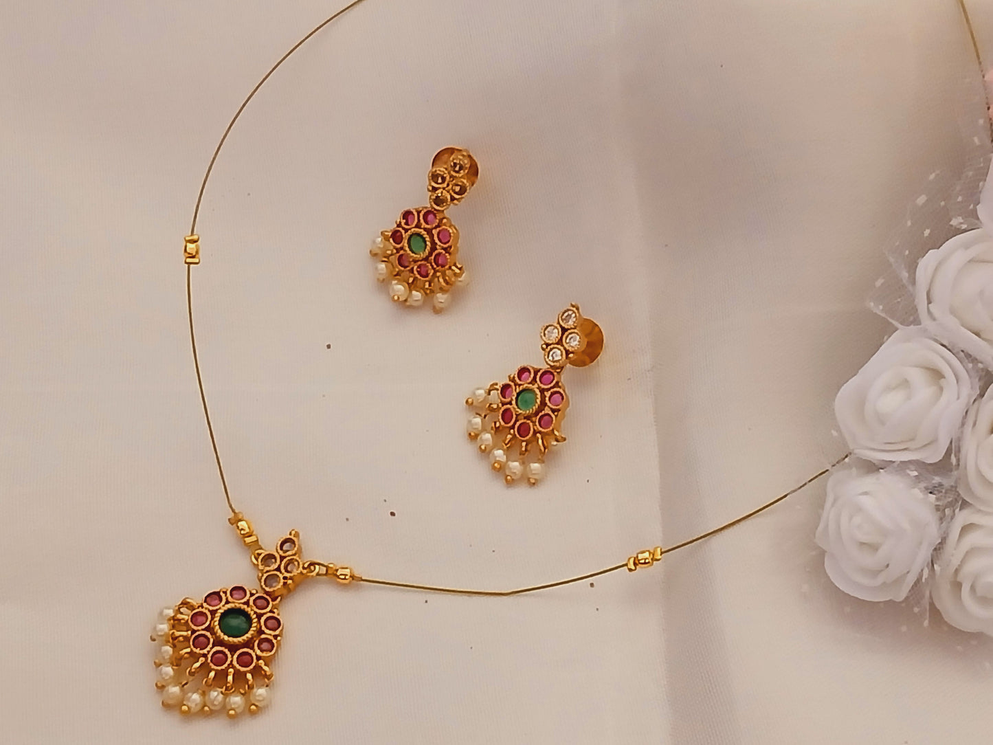 Azhagi Invisible necklace