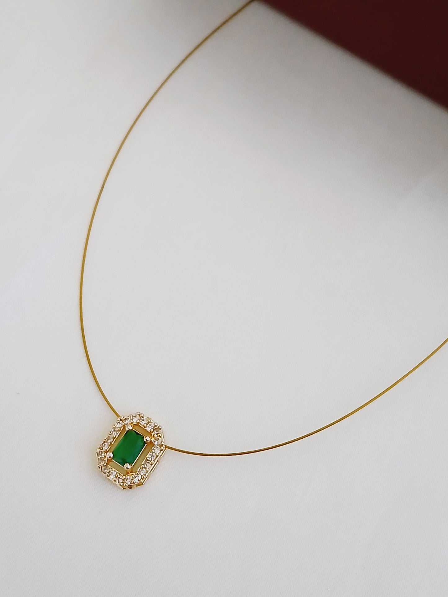 Green Square - Invisible necklace