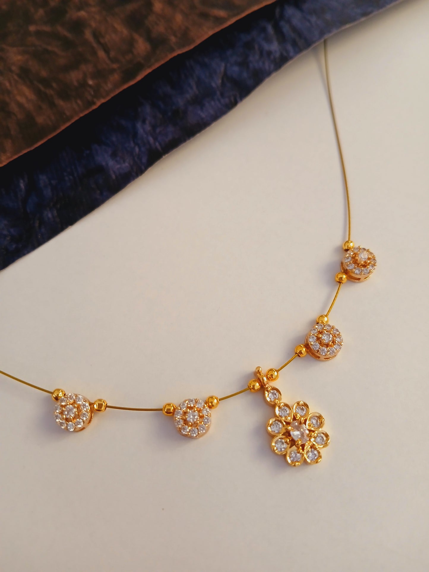 Diamond Flower n bindi Allover - invisible necklace