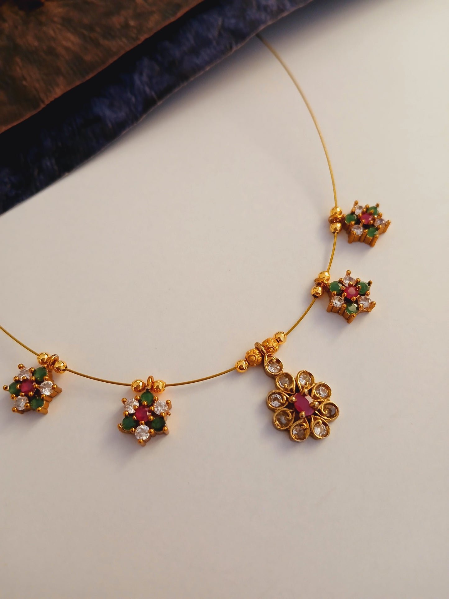 Flower n star allover - invisible necklace