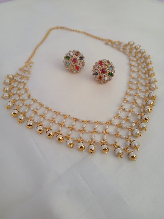 Pearl swerl Necklace