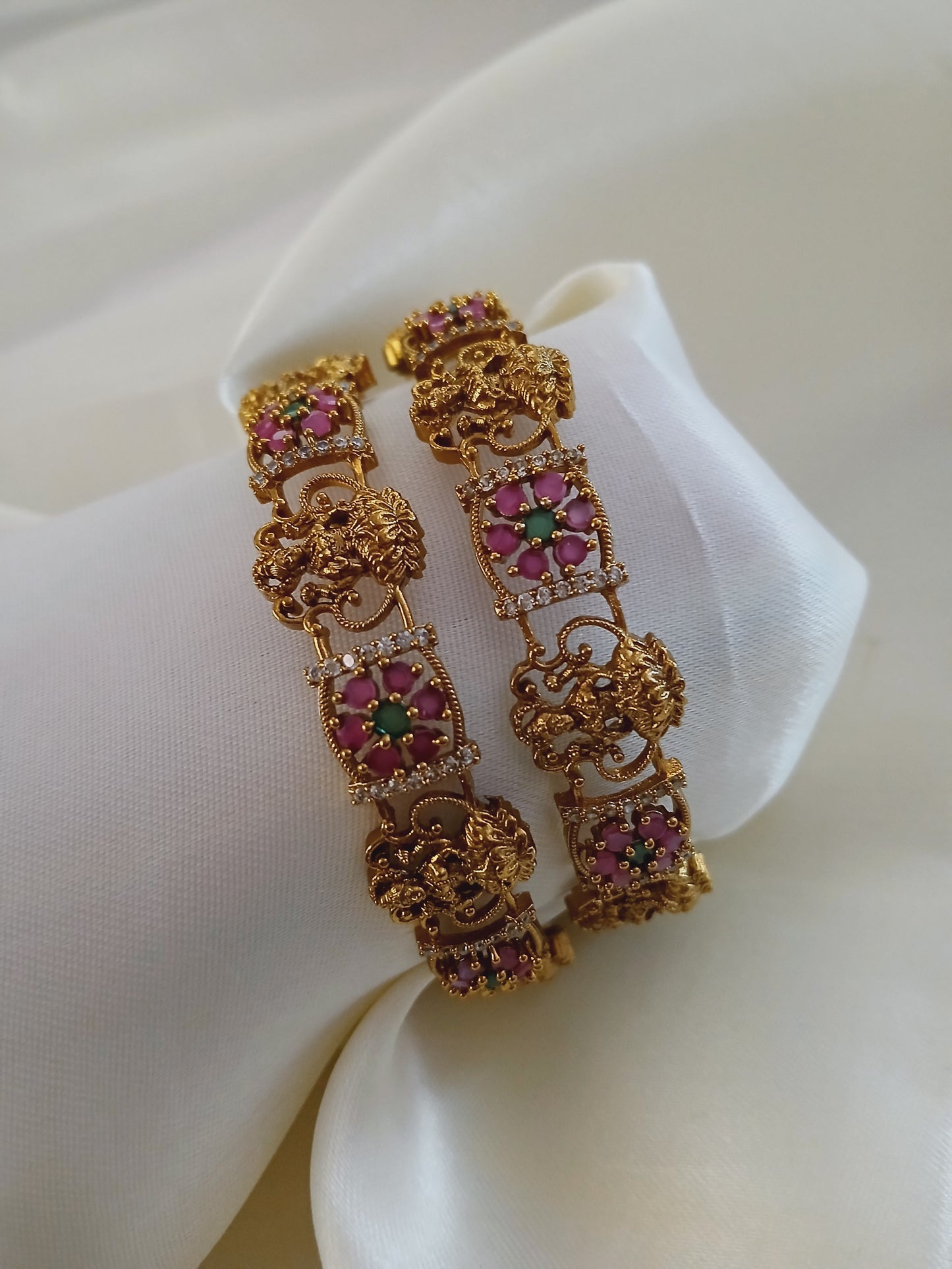Pink garland Antique Bangle