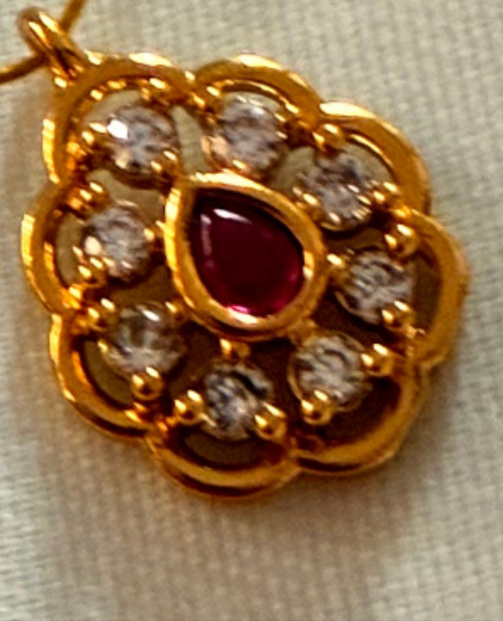 Flower curves - Invisible necklace