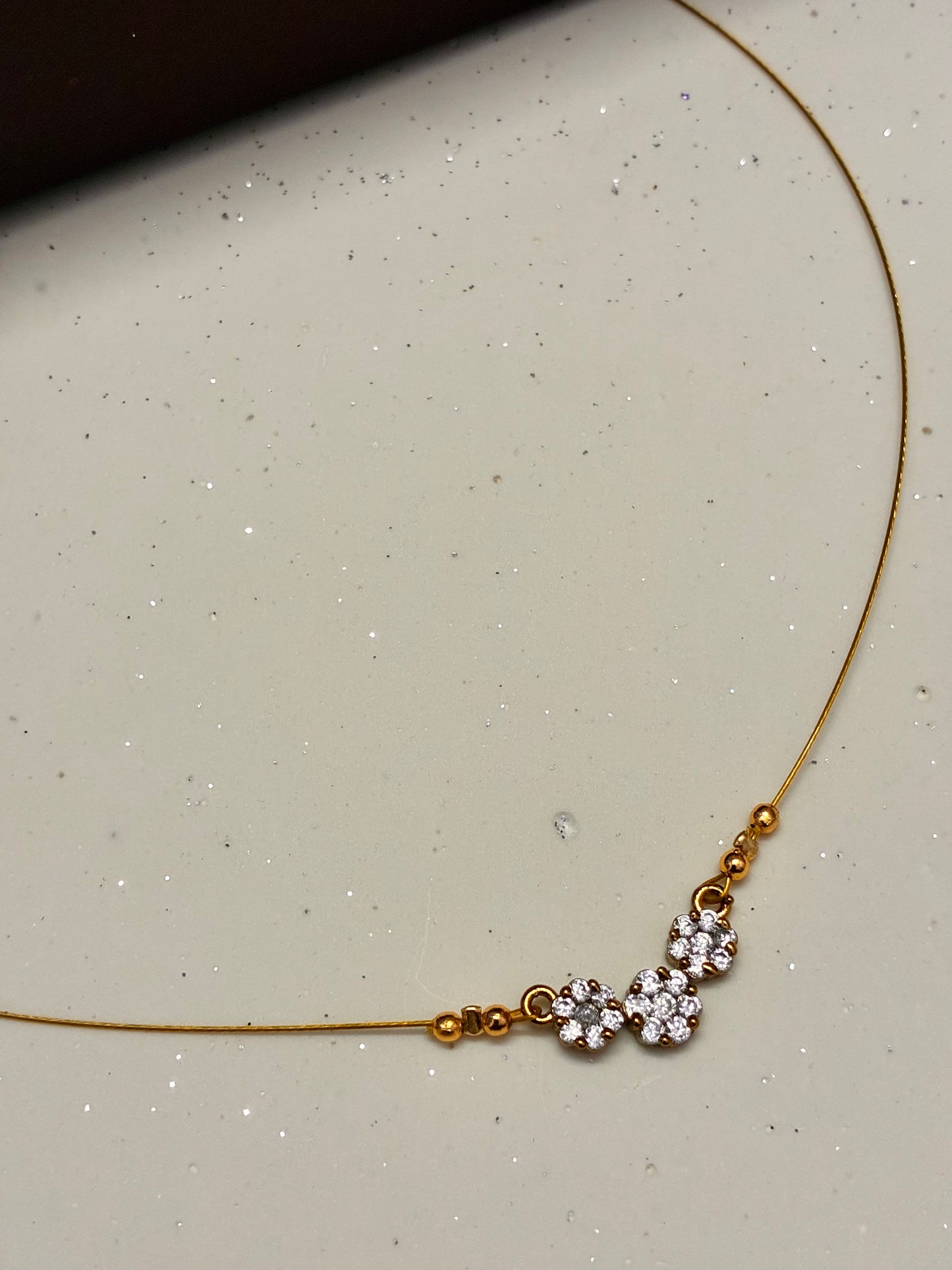 3 Tiny flowers - invisible necklace