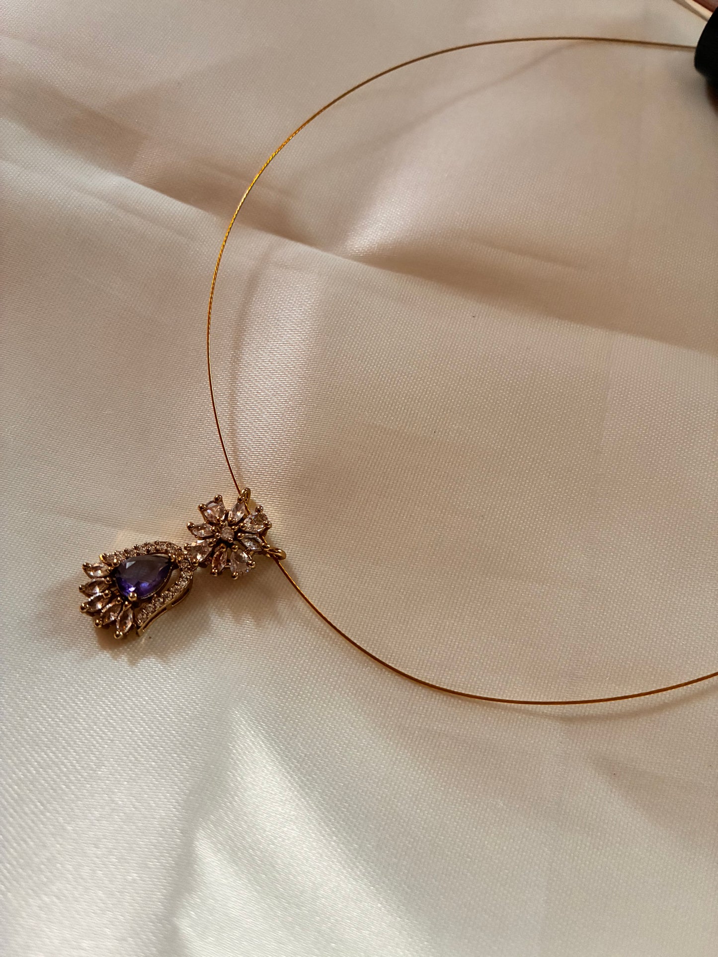Purple inverted lotus - Invisible necklace