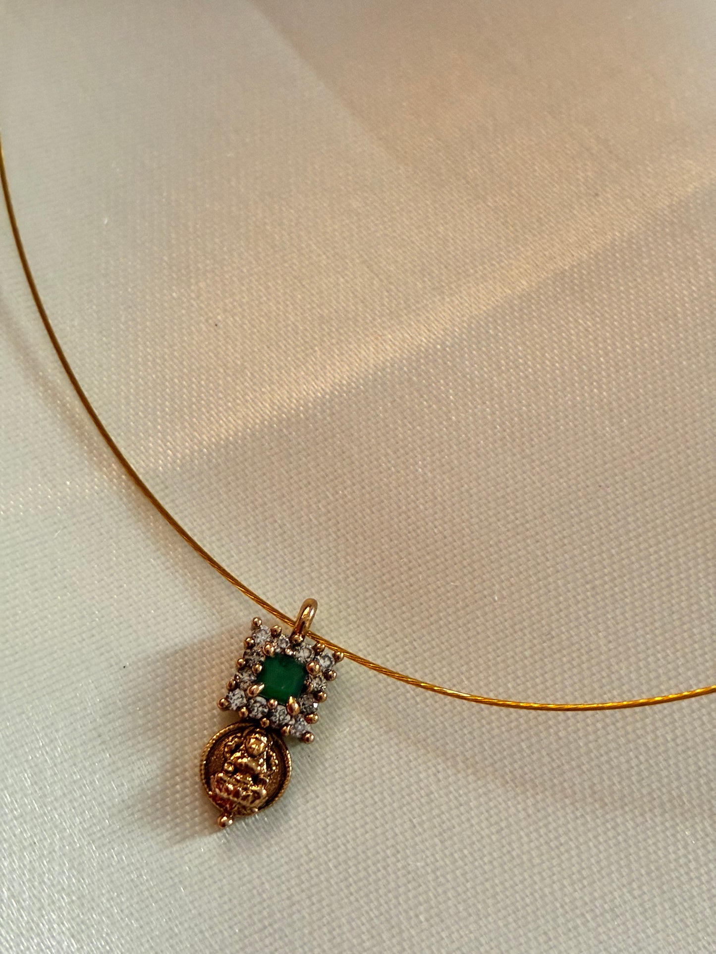 Greens stone Coins - Invisible necklace