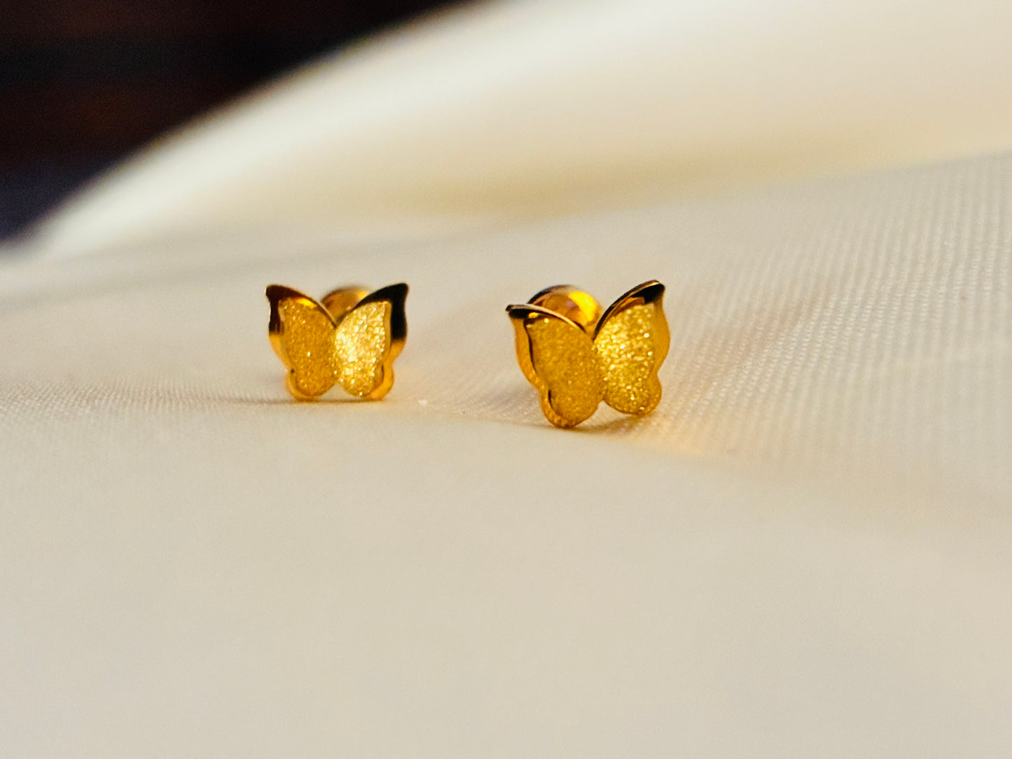 GLITTERY BUTTERFLY - 18K GOLD PLATED