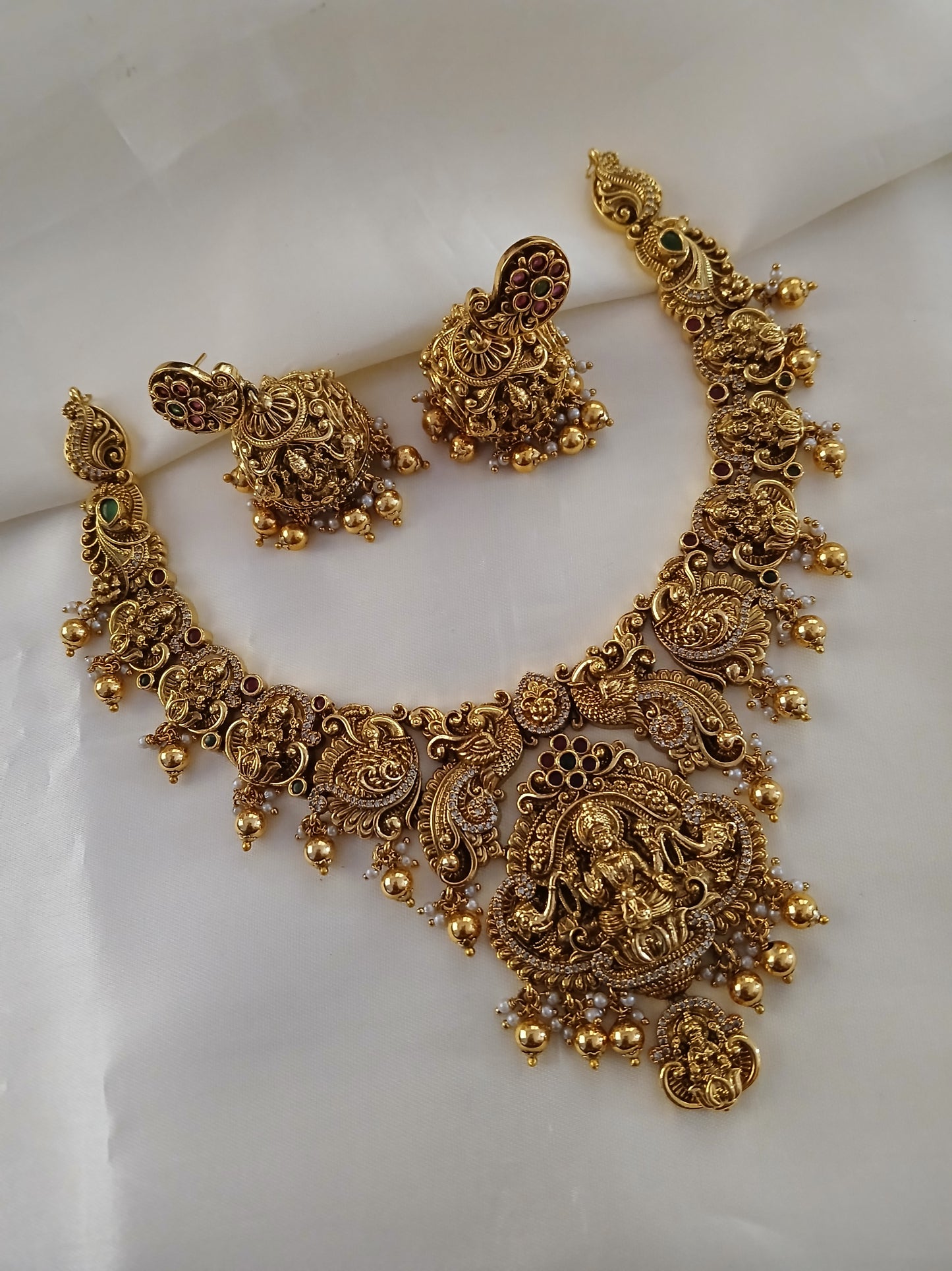 Showstopper antique Ne klace