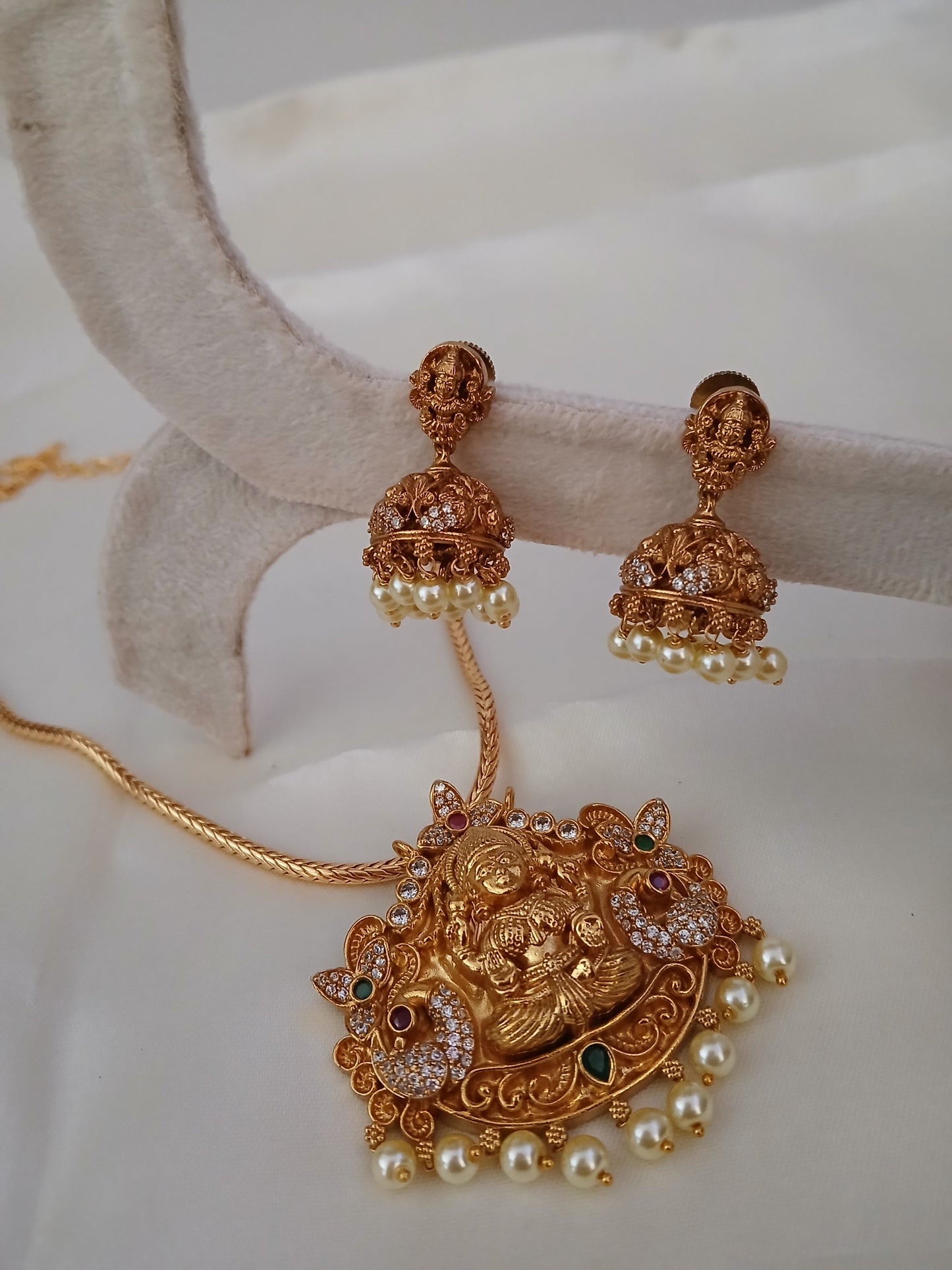 Maanvi antique necklace