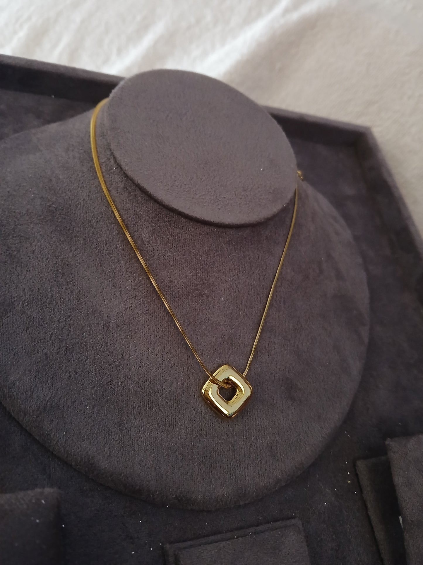 Plaza short necklace