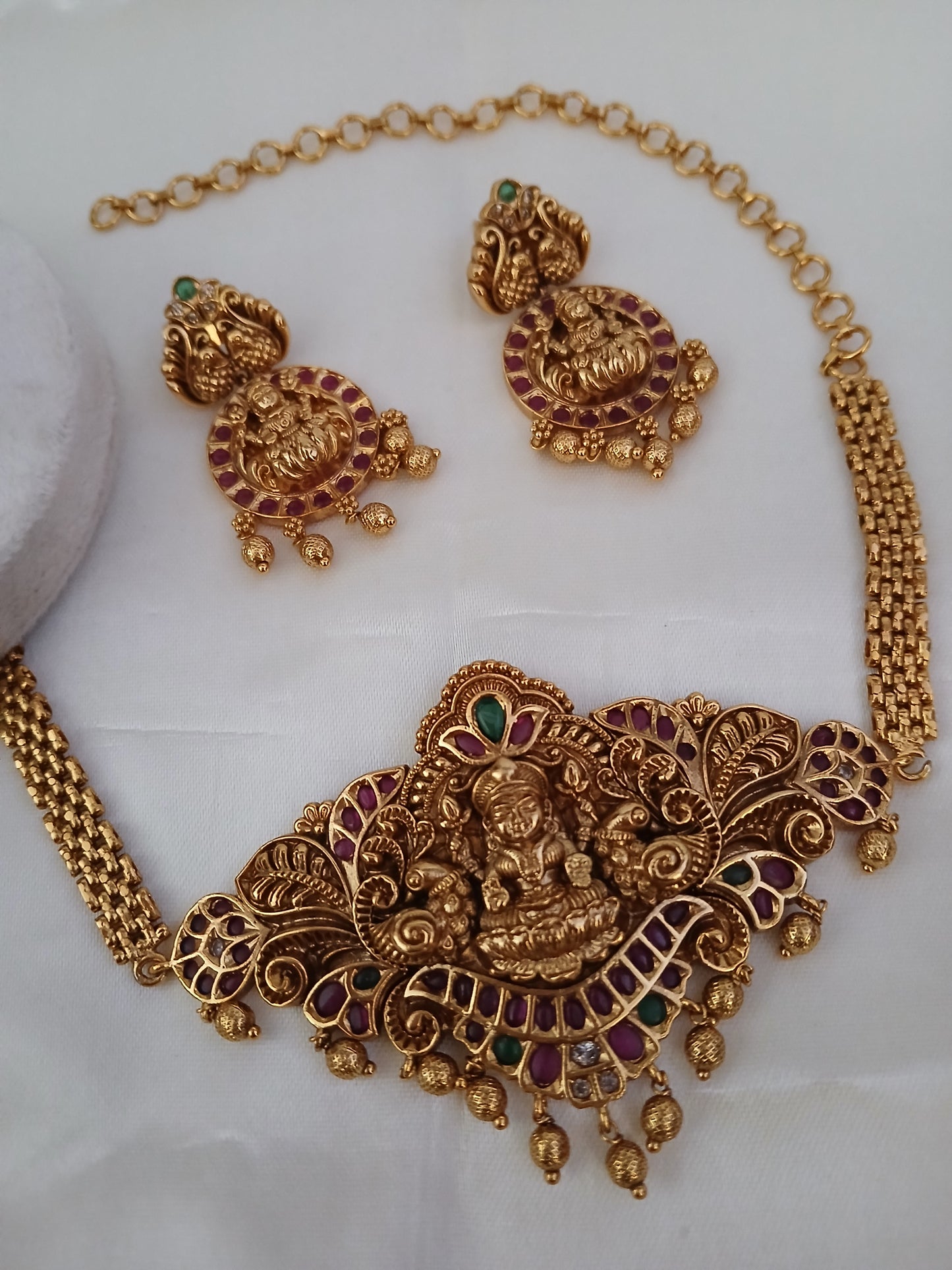 Amoha antique choker