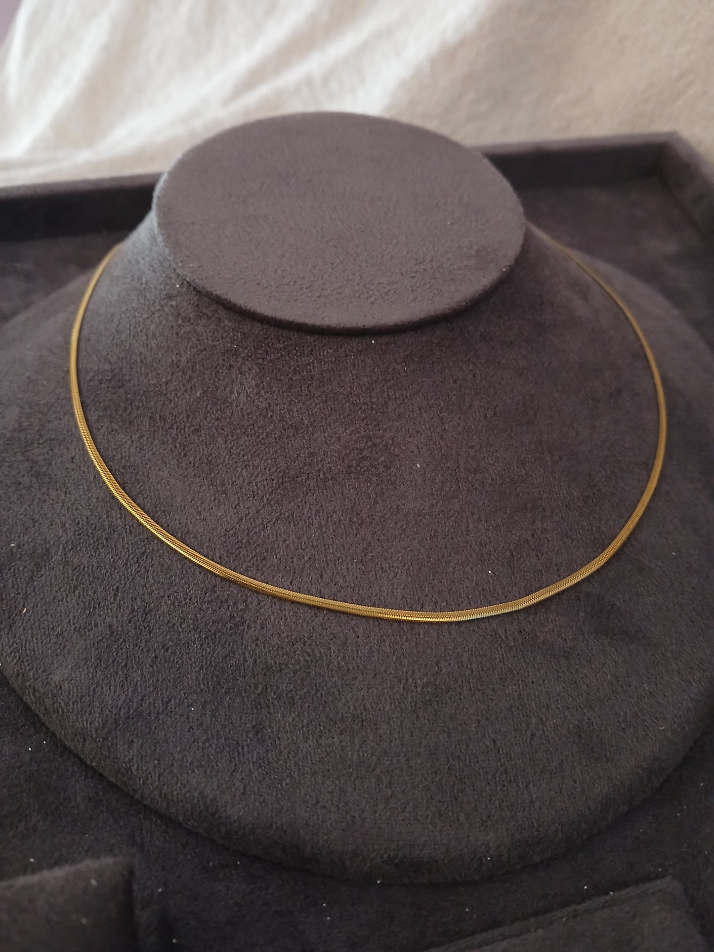 Sleekish short necklace