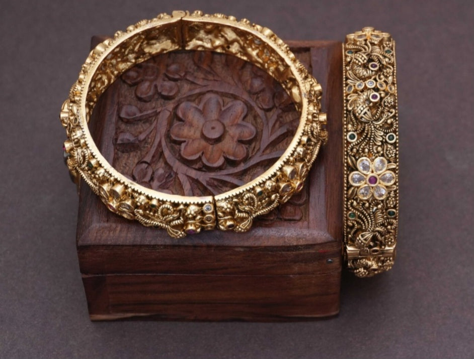 Floral peacock antique open/close single bracelet