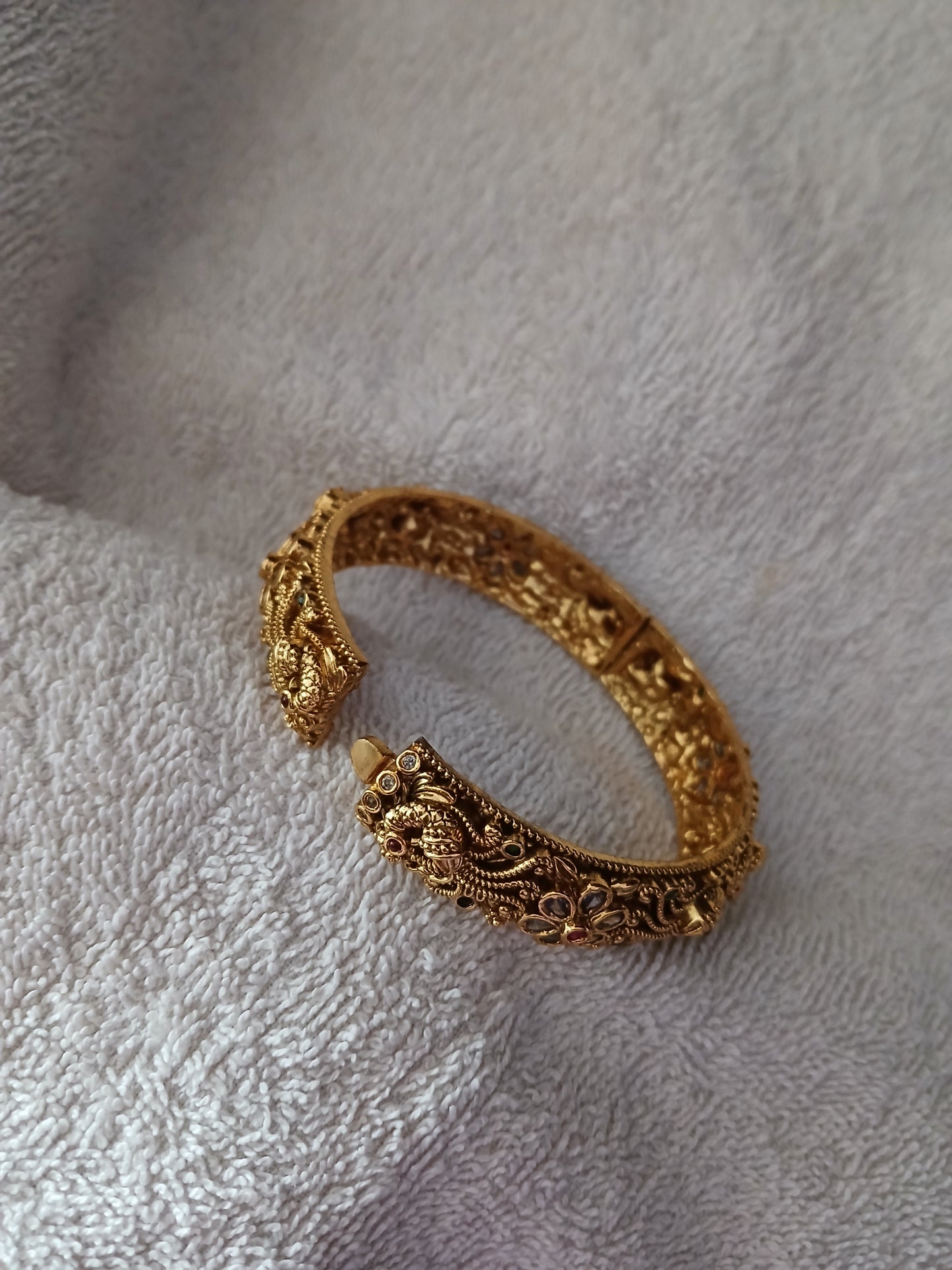 Floral peacock antique open/close single bracelet