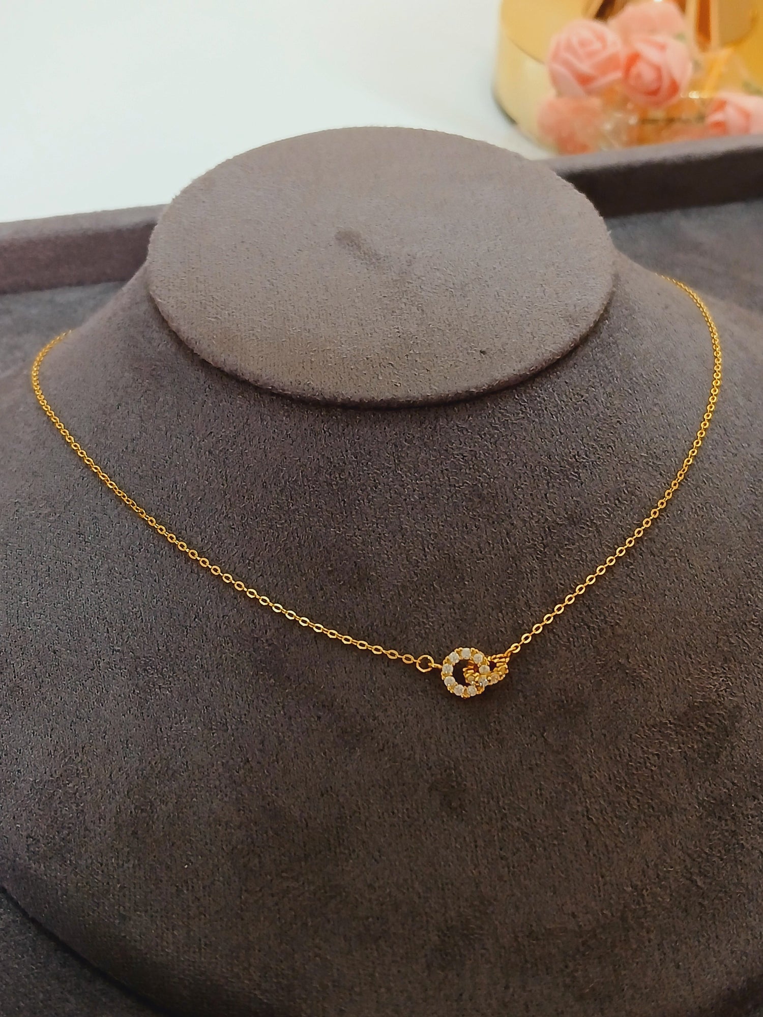 THIN CHAINS