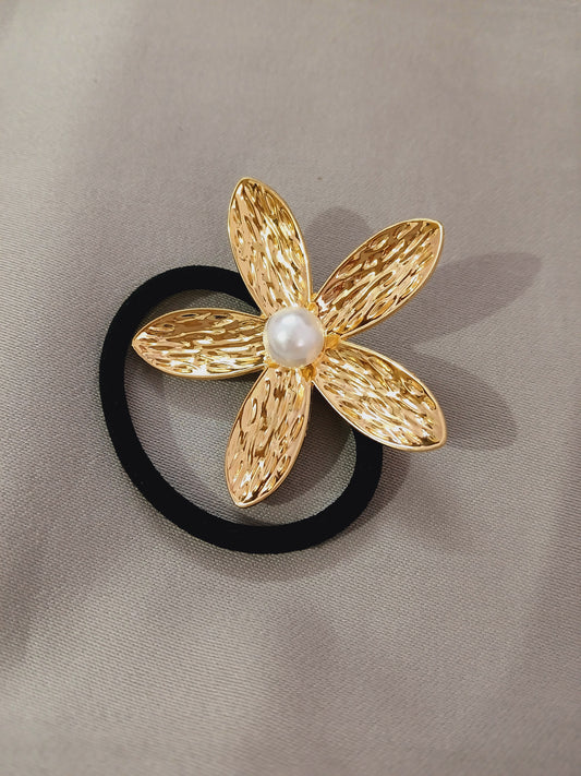 Lily hairtie