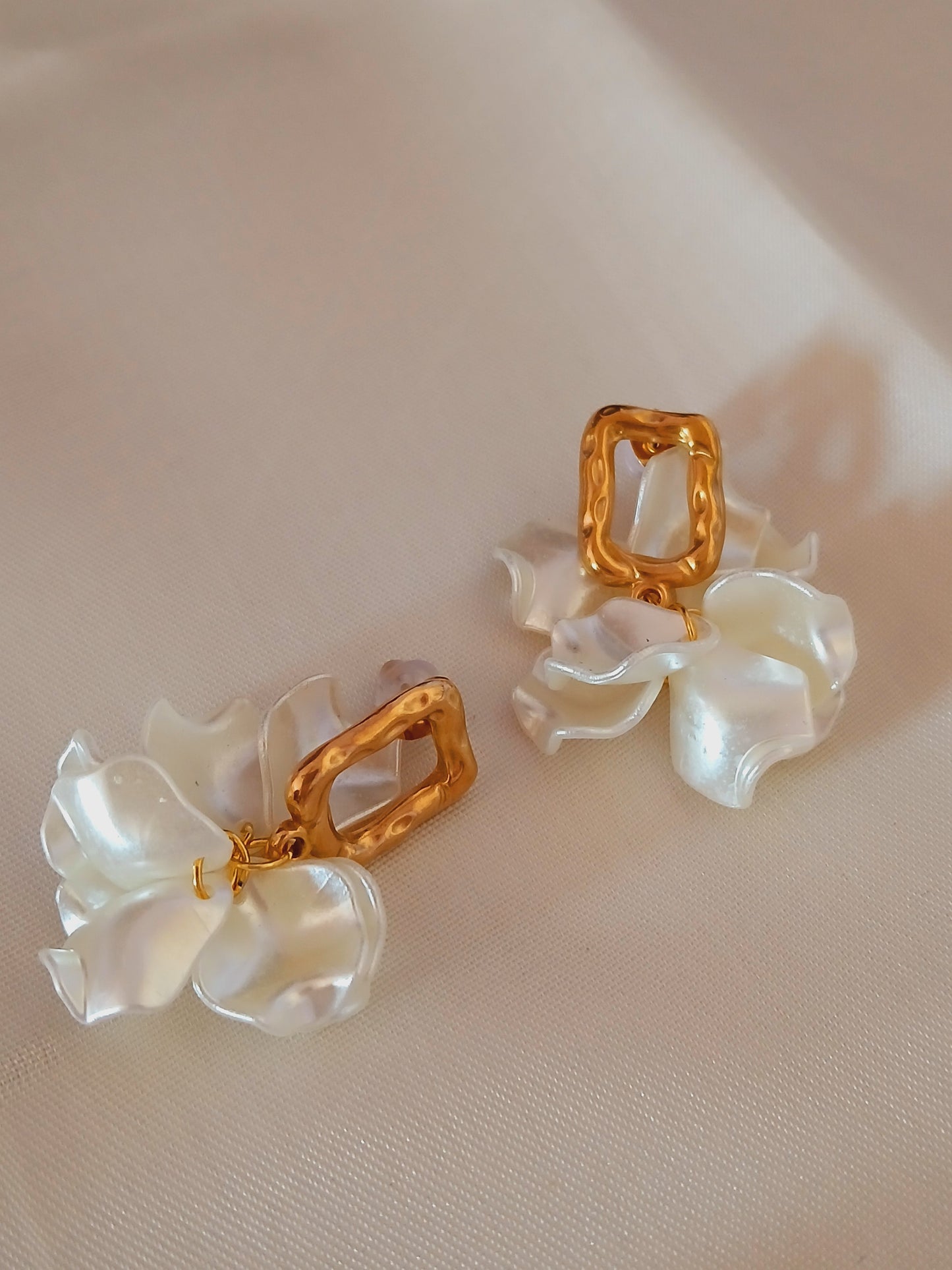 Creamy Stud - 18k gold plated