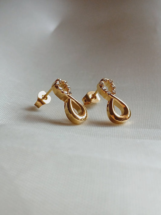 Infinity stud - 18k gold plated