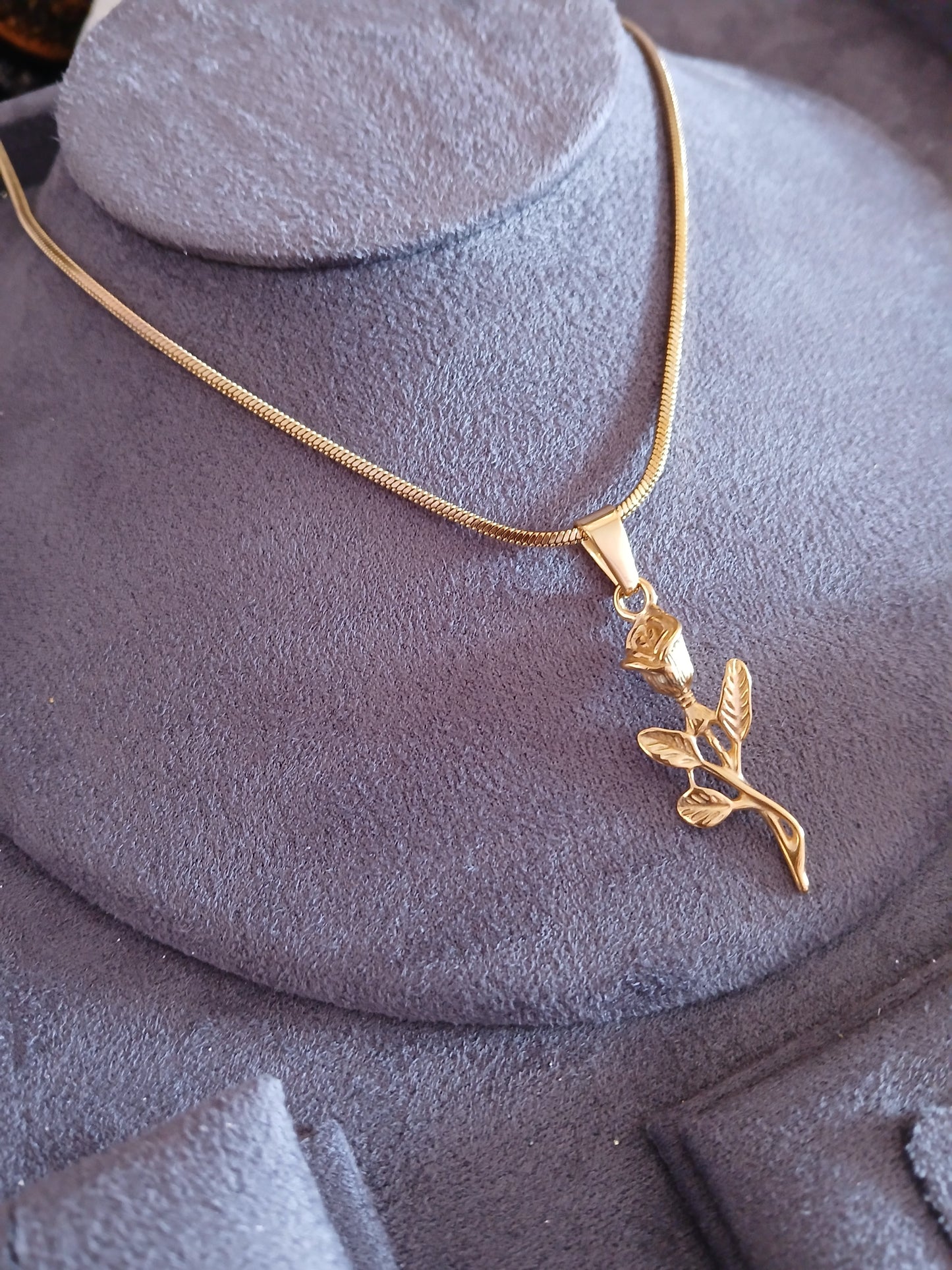 Box kodi chain with Rose pendant