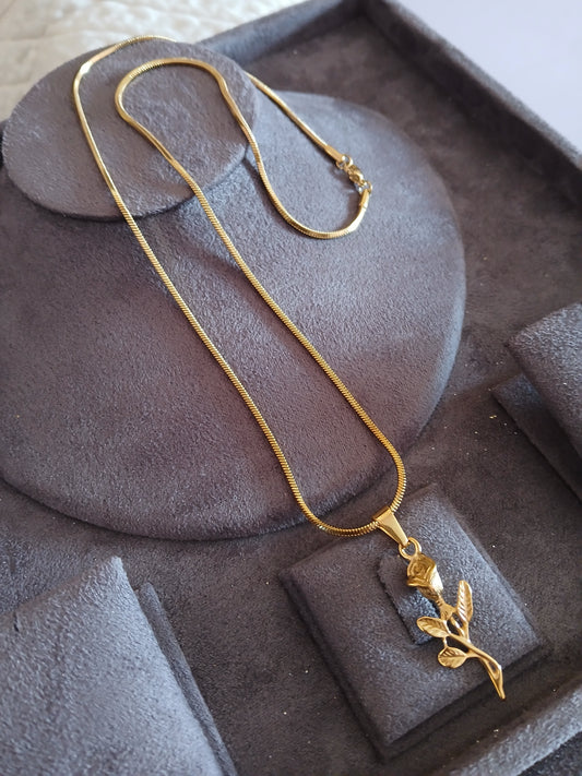 Box kodi chain with Rose pendant