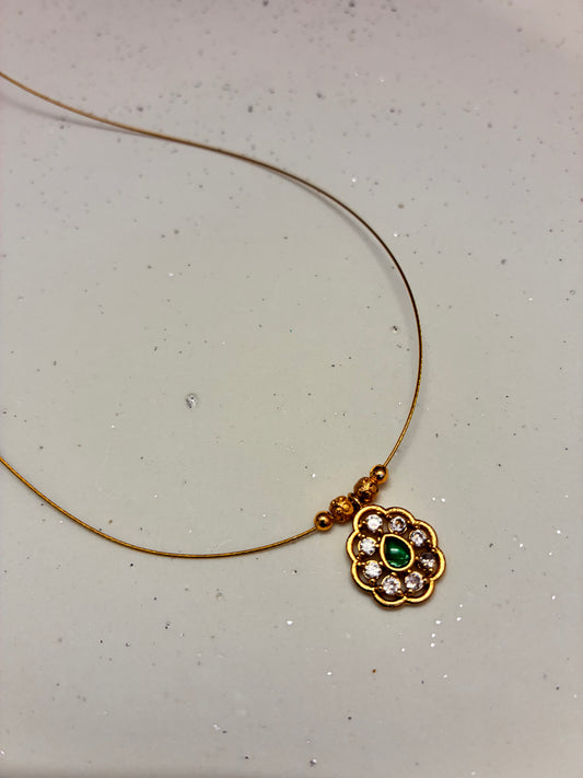 Flower curves - Invisible necklace
