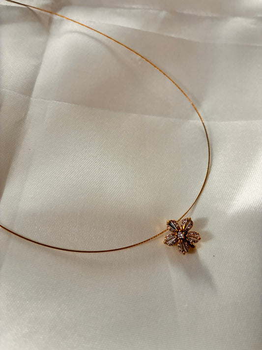 Jasmine white stone - Invisible necklace