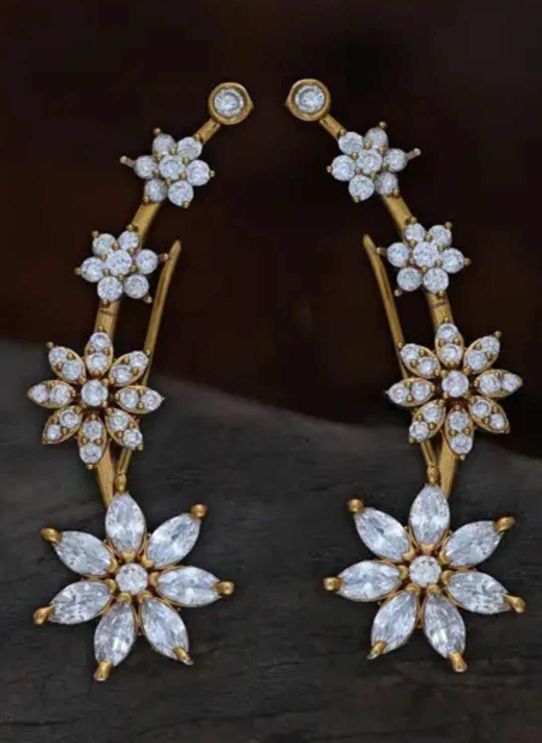 Daisydale bluetooth earcuff