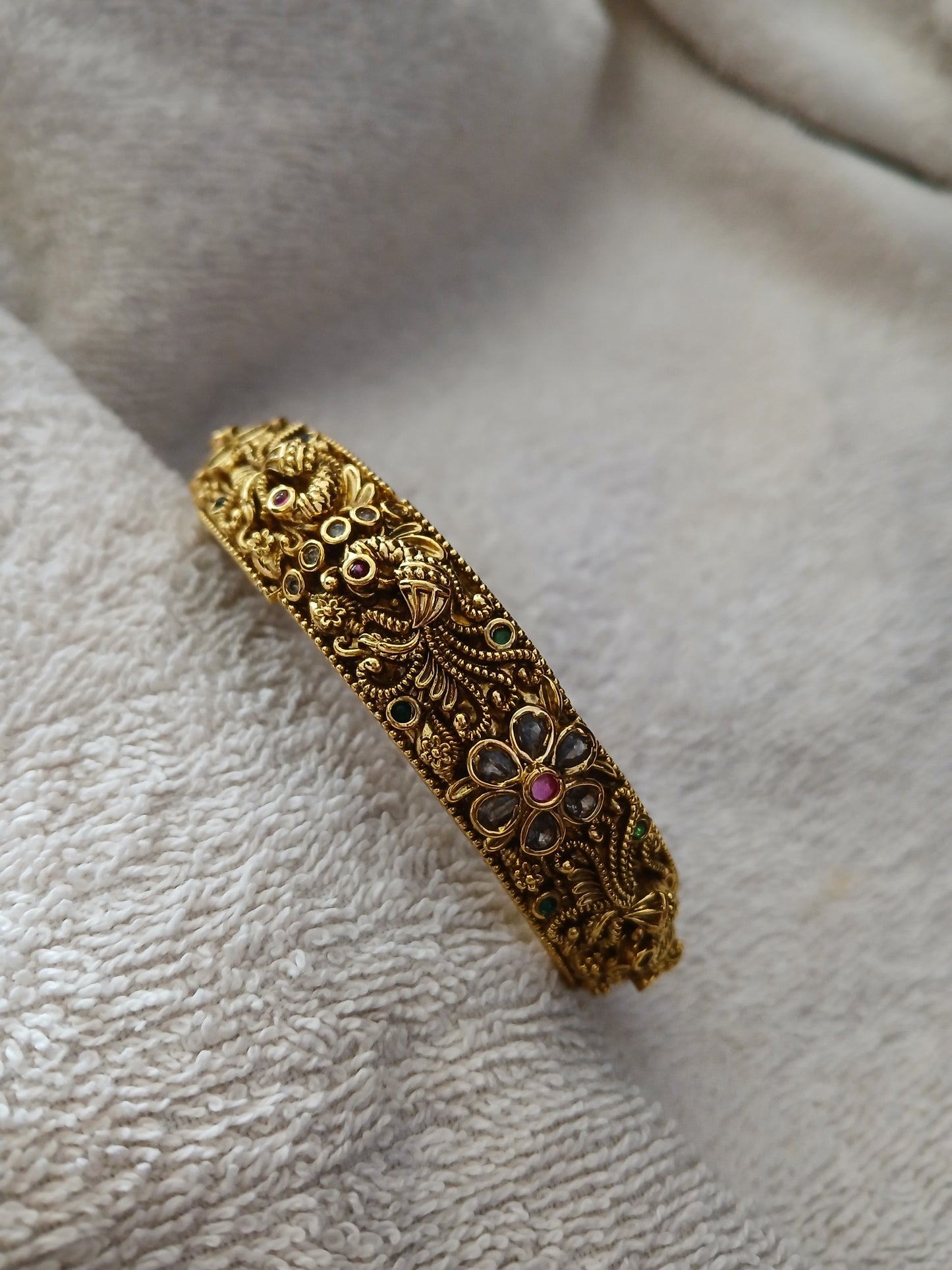 Floral peacock antique open/close single bracelet