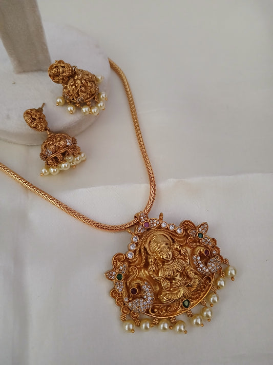 Maanvi antique necklace