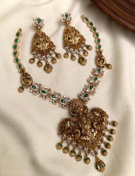 Crackles antique Necklace