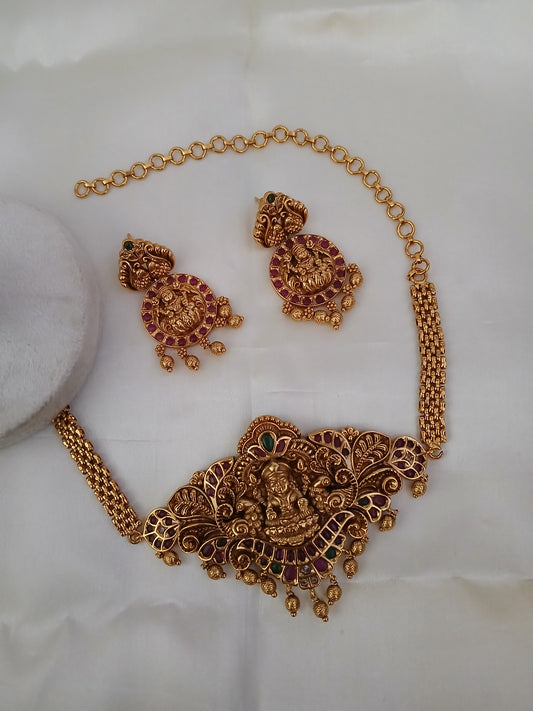 Amoha antique choker